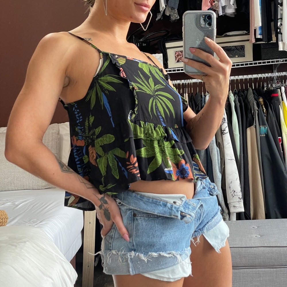 Love Culture Women’s Tropical Pattern Black Spaghetti Strap Crop Tank